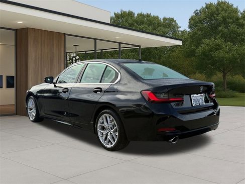 Used 2025 BMW 330i Sedan w/ Premium Package image 11