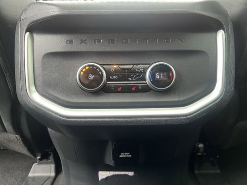 Used 2025 Ford Expedition Platinum AWD/4WD image 28