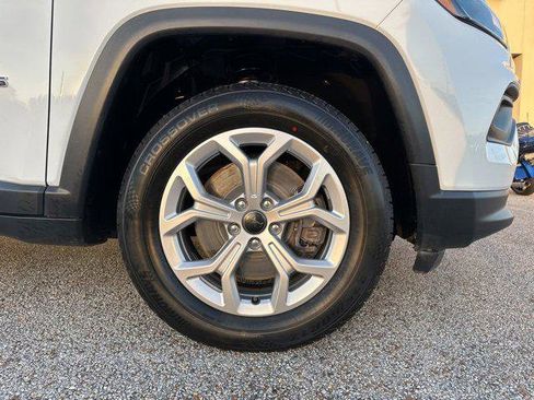 Certified 2025 Jeep Compass Latitude image 50