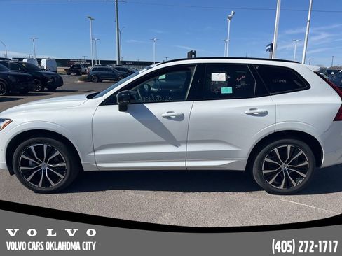 Used 2025 Volvo XC60 B5 Plus image 8