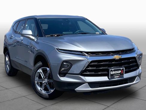 Used 2025 Chevrolet Blazer LT FWD image 3