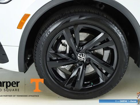 Used 2023 Volkswagen Tiguan SE R-Line image 5