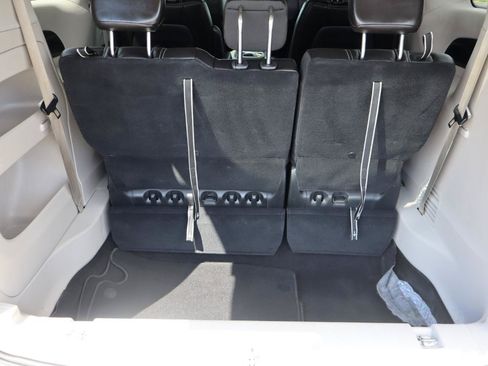Used 2023 Chrysler Pacifica Touring-L FWD image 21