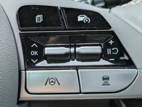 New 2026 Hyundai Elantra SEL Sport Premium FWD image 18