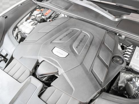 Certified 2023 Porsche Cayenne image 12