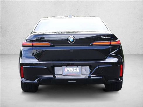 Certified 2025 BMW 740i xDrive AWD/4WD image 9