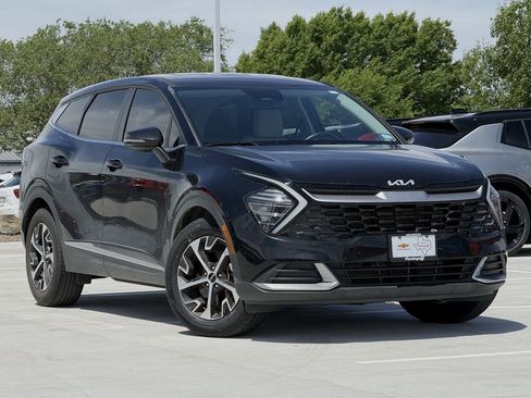 Used 2024 Kia Sportage EX image 2