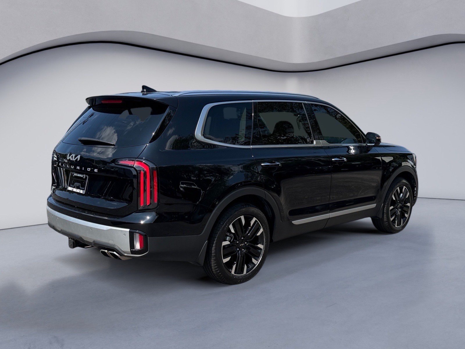 Used 2024 Kia Telluride SX w/ Towing Package FWD image 5