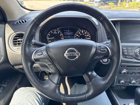 Used 2019 Nissan Pathfinder SL AWD/4WD image 14