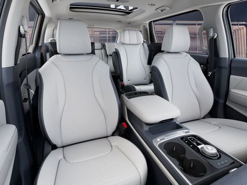 New 2025 Kia Carnival SX Prestige FWD image 15