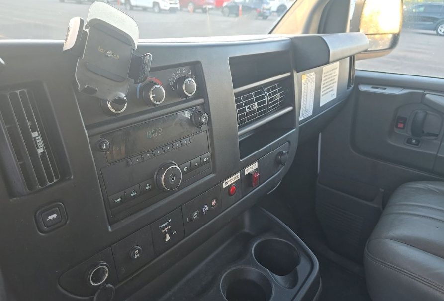 Used 2014 Chevrolet Express 2500 RWD image 12