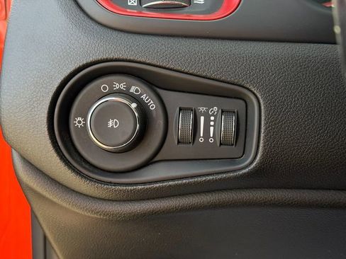 Used 2019 Jeep Renegade Trailhawk image 31