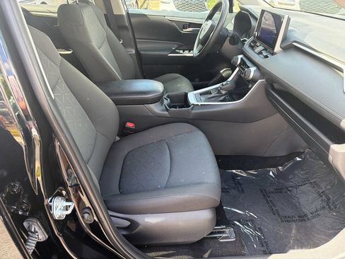 Used 2024 Toyota RAV4 XLE FWD image 15