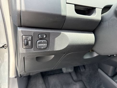 Used 2009 Toyota Yaris 4-Door Hatchback FWD image 14