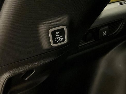 Used 2023 Jeep Grand Cherokee Altitude image 16