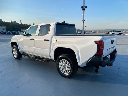 Certified 2025 Toyota Tacoma SR w/ SR Upgrade Package AWD/4WD image 10