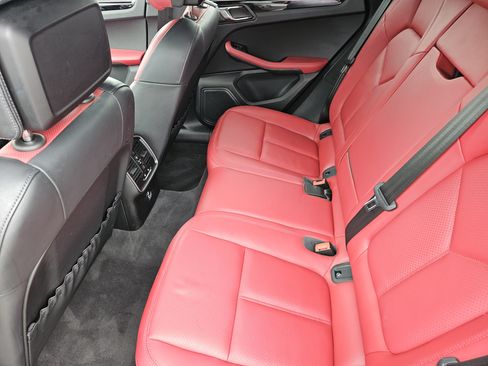 Certified 2023 Porsche Macan S AWD/4WD image 28