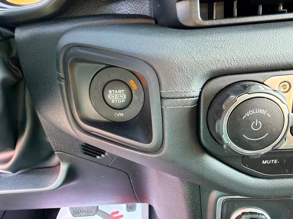 Used 2024 Jeep Wrangler Unlimited Rubicon 4xe w/ Technology Group AWD/4WD image 31