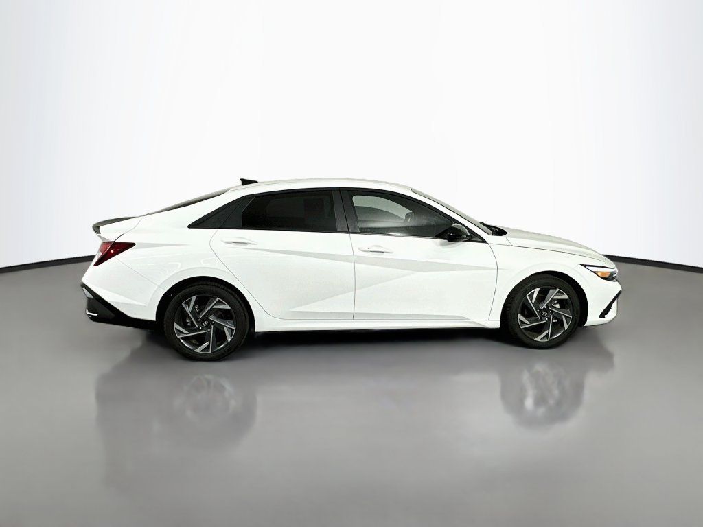 Used 2025 Hyundai Elantra Sport w/ Cargo Package FWD image 9