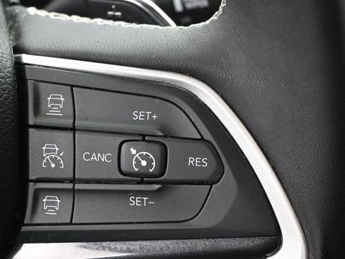 Used 2023 Jeep Grand Cherokee L Laredo AWD/4WD image 18