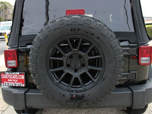 Used 2017 Jeep Wrangler Rubicon w/ Connectivity Group image 33