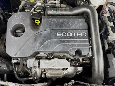 Used 2022 Chevrolet Equinox LS w/ LPO, Floor Liner Package FWD image 71