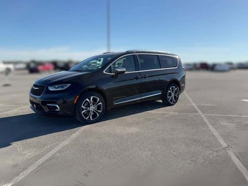 New 2026 Chrysler Pacifica Pinnacle image 4