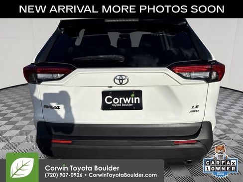 Used 2019 Toyota RAV4 LE w/ Carpet Mat Package AWD/4WD image 6