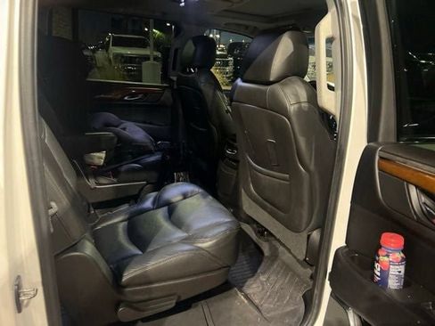 Used 2018 Cadillac Escalade ESV Premium Luxury AWD/4WD image 5