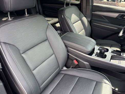 Used 2026 Buick Enclave Sport Touring w/ Power Package FWD image 32