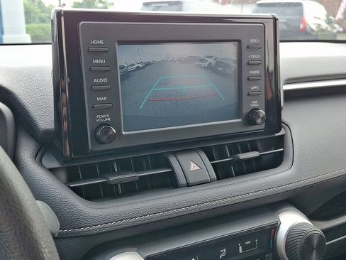 Used 2019 Toyota RAV4 LE AWD/4WD image 17