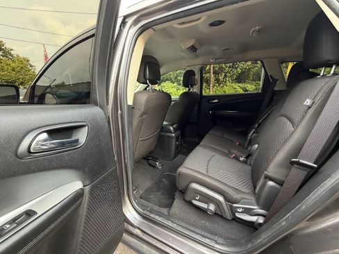 Used 2019 Dodge Journey SE w/ Connectivity Group FWD image 22
