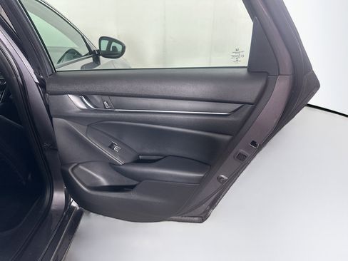 Used 2018 Honda Accord Sport image 27