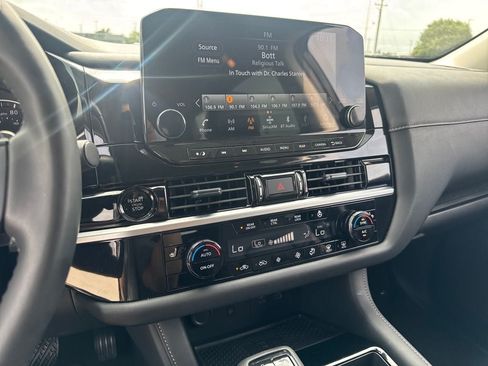 Used 2025 Nissan Pathfinder SL w/ Cargo Package FWD image 24