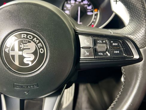 Used 2022 Alfa Romeo Giulia Veloce image 19