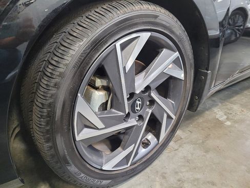 Used 2025 Hyundai Elantra Limited FWD image 31