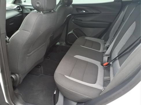 Used 2025 Chevrolet TrailBlazer LT AWD/4WD image 17