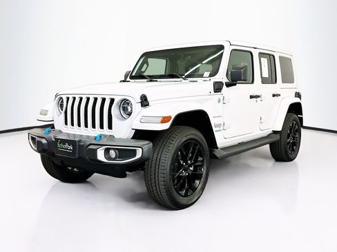 Used 2022 Jeep Wrangler Unlimited Sahara w/ Cold Weather Group AWD/4WD image 3