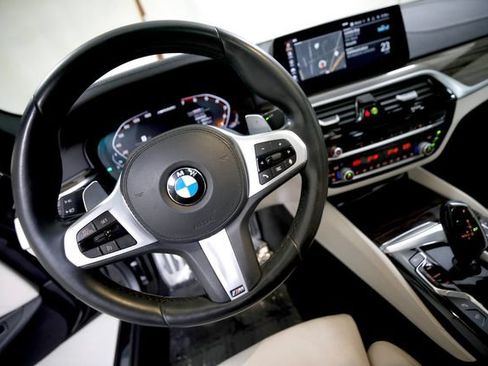 Used 2020 BMW M550i xDrive w/ Executive Package AWD/4WD image 7