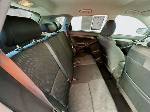 Used 2010 Pontiac Vibe w/ Preferred Package FWD image 23