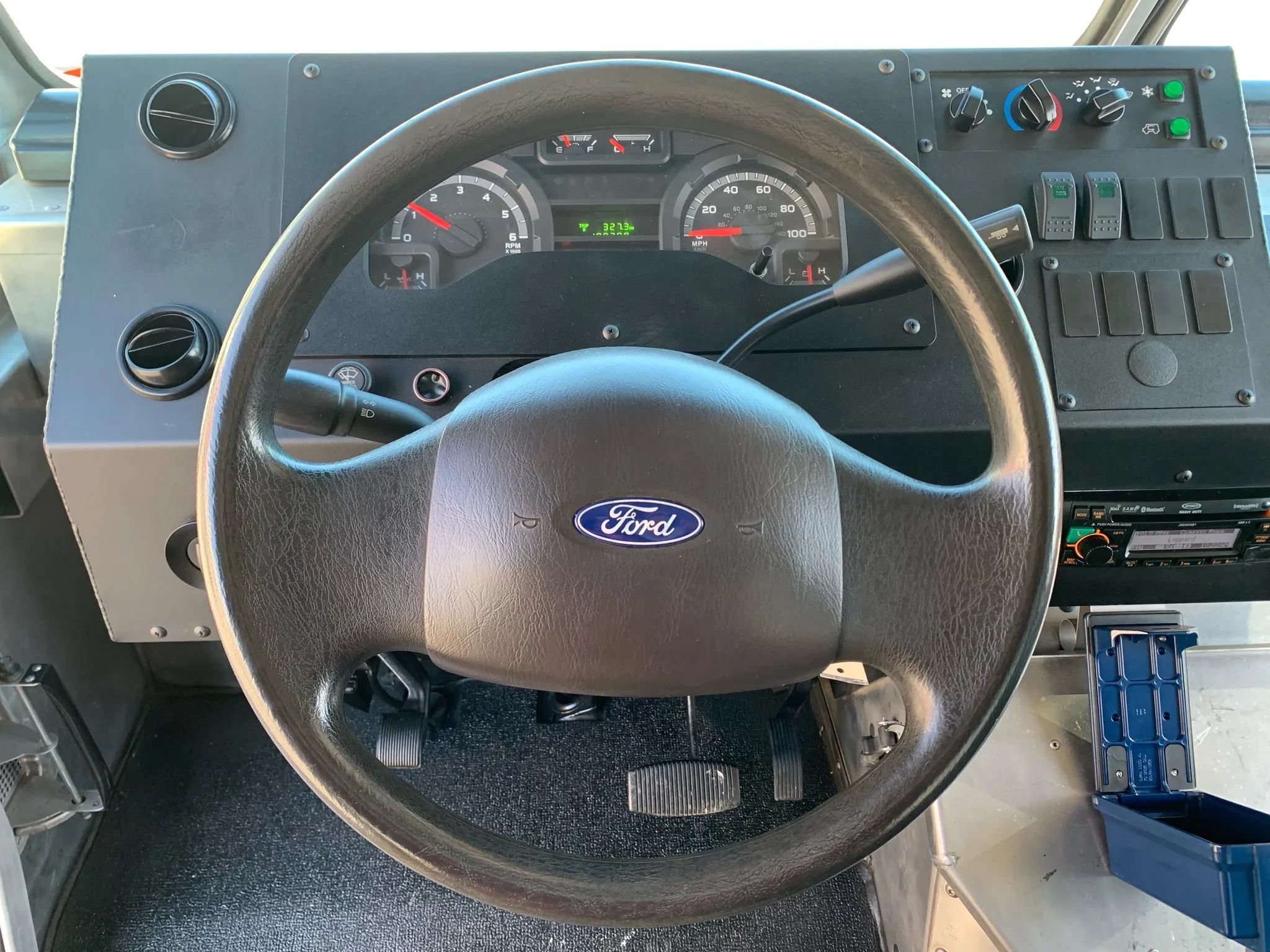 Used 2014 Ford E-350 and Econoline 350 Super Duty w/ A/C Prep Package RWD image 10