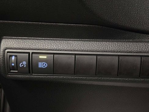 Used 2021 Toyota Corolla LE FWD image 26