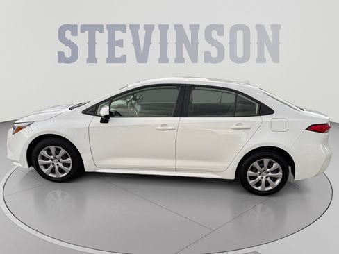 Used 2024 Toyota Corolla LE FWD image 2