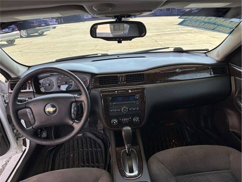 Used 2015 Chevrolet Impala LT w/ LT Sunroof Package FWD image 10