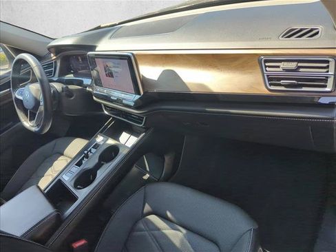 Used 2024 Volkswagen Atlas SE FWD image 26