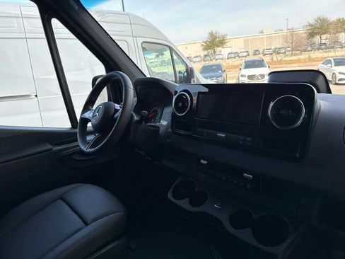 New 2025 Mercedes-Benz Sprinter 2500 image 8