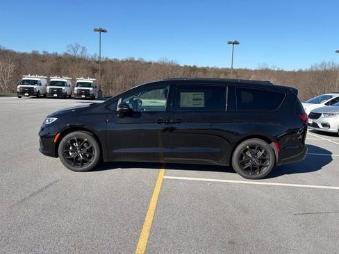 New 2026 Chrysler Pacifica Select w/ S Appearance Package FWD image 4