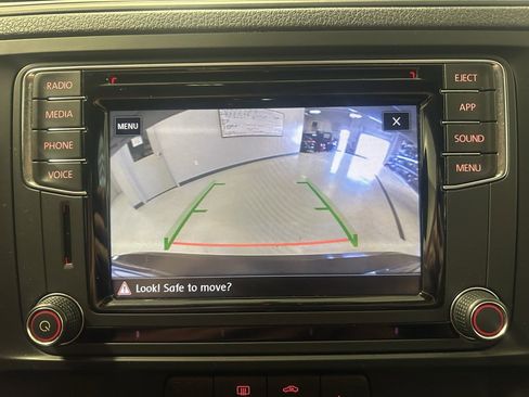 Used 2018 Volkswagen Jetta SE image 15