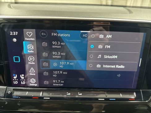 Used 2025 Volkswagen Atlas Cross Sport SE FWD image 25