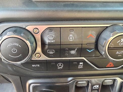 Used 2022 Jeep Gladiator Overland image 10